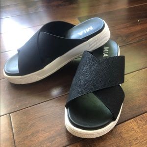 Mia Criss Cross Platform Slides